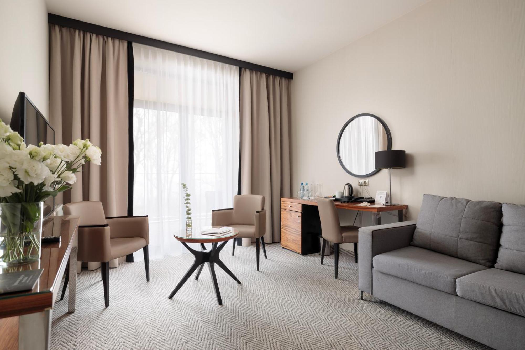 One-Bedroom Apartment,1765893551:JPEG